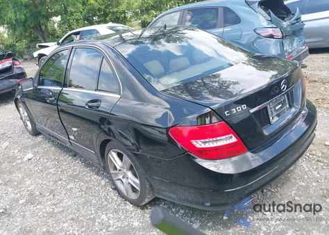 2011 Mercedes-Benz C 300 Luxury/Sport из США, поврежденный, VIN WDDGF5EB1BA509120